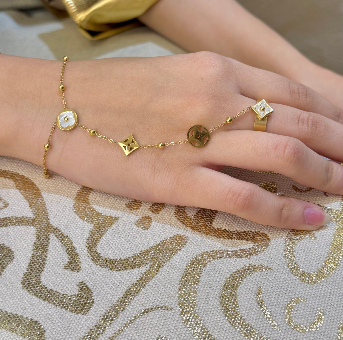 سلسلة يدوية-3
